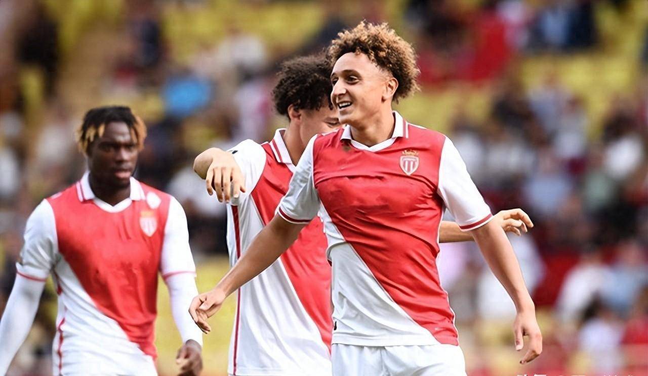 包含摩纳哥前锋状态回升，创造进球记录的词条