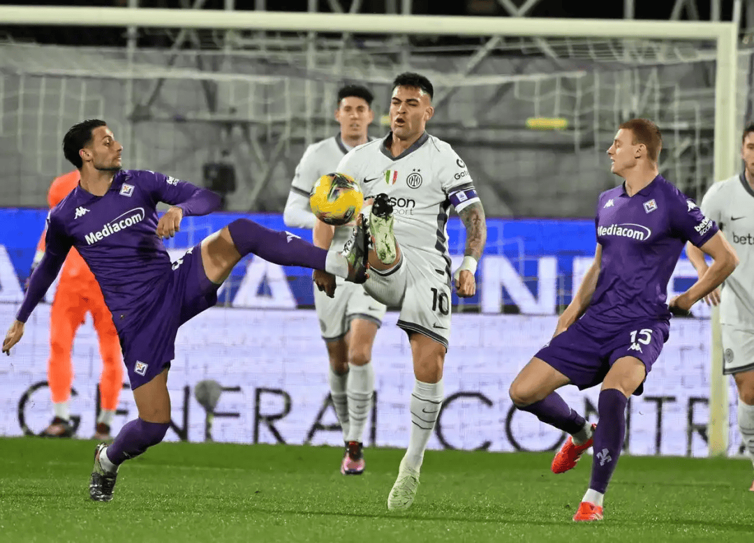 意甲比赛中踢出高效进攻，取得大胜