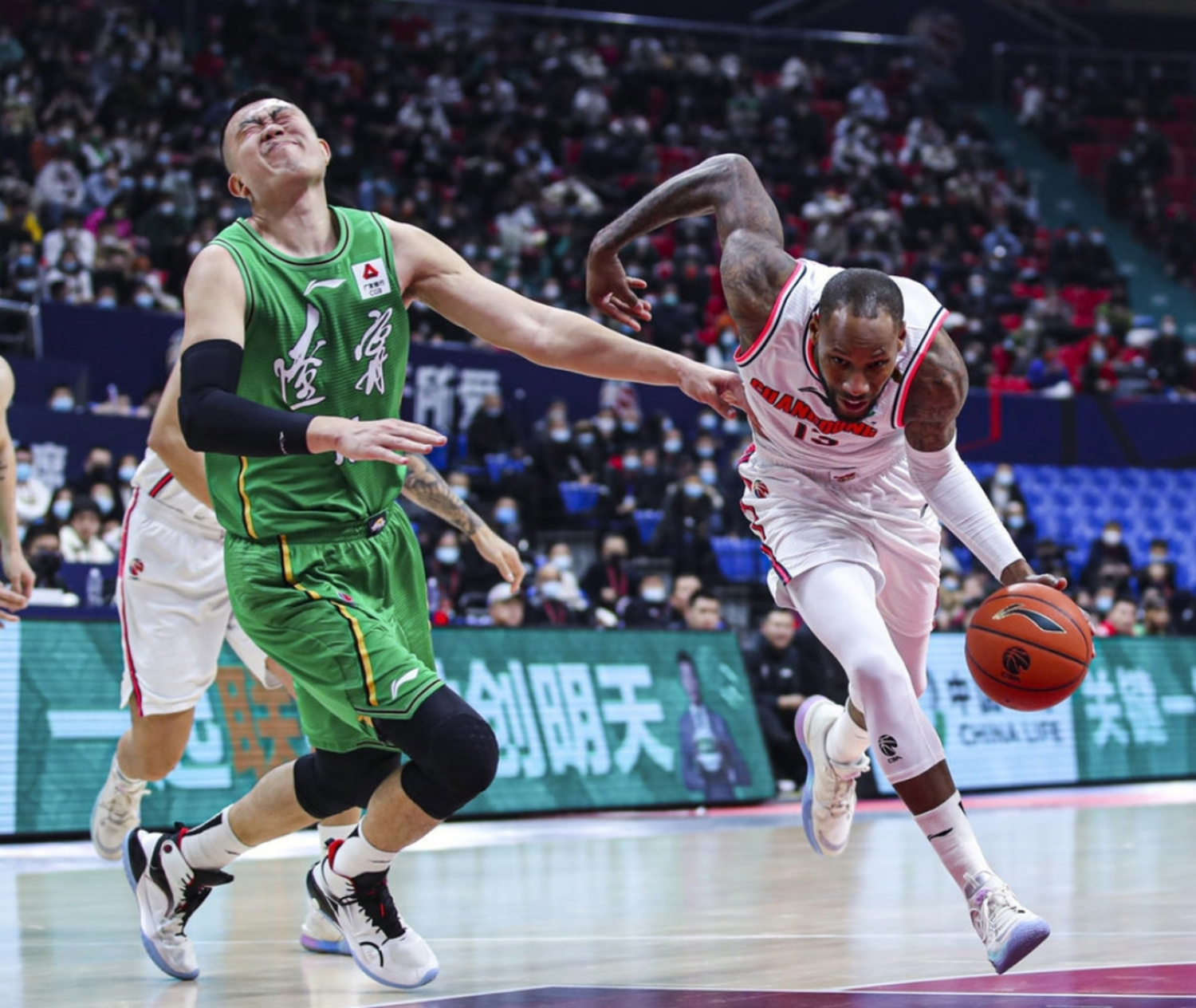 包含辽宁男篮大胜广东取得八连胜，豪取赛季第一！的词条