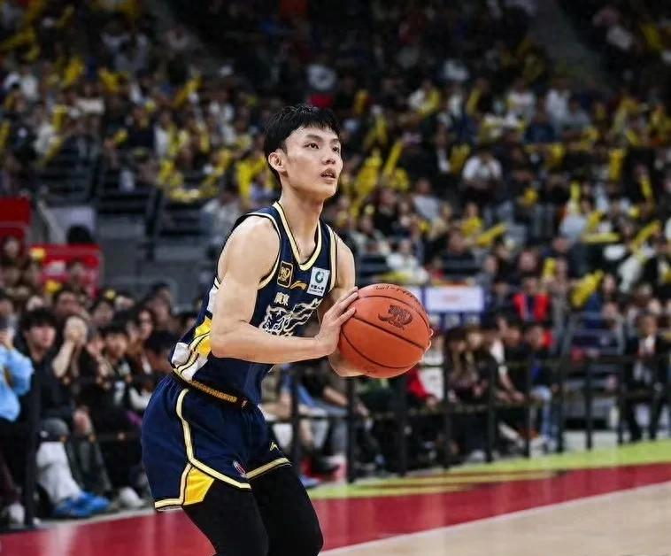 包含辽宁男篮大胜广东取得八连胜，豪取赛季第一！的词条