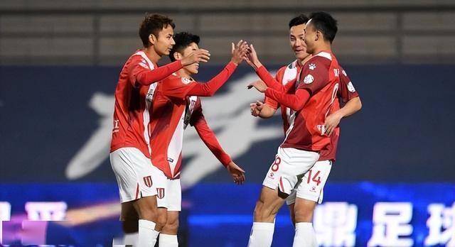 上海上港背靠背战平,球迷期待新的表现 上海上港背靠背战平,球迷期待新的表现