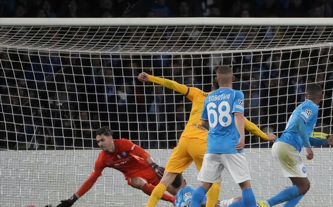 巴塞罗那队在欧冠中遭遇困境 巴塞罗那队在欧冠中遭遇困境