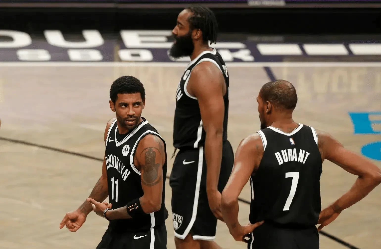 凯尔特人逆转篮网,精彩暴扣引爆全场 凯尔特人逆转篮网,精彩暴扣引爆全场