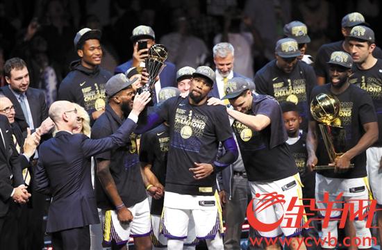 DK横扫V5,Chovy操刀奇招英雄翻盘全球总决赛2:0(北京) DK横扫V5,Chovy操刀奇招英雄翻盘全球总决赛2:0(北京)