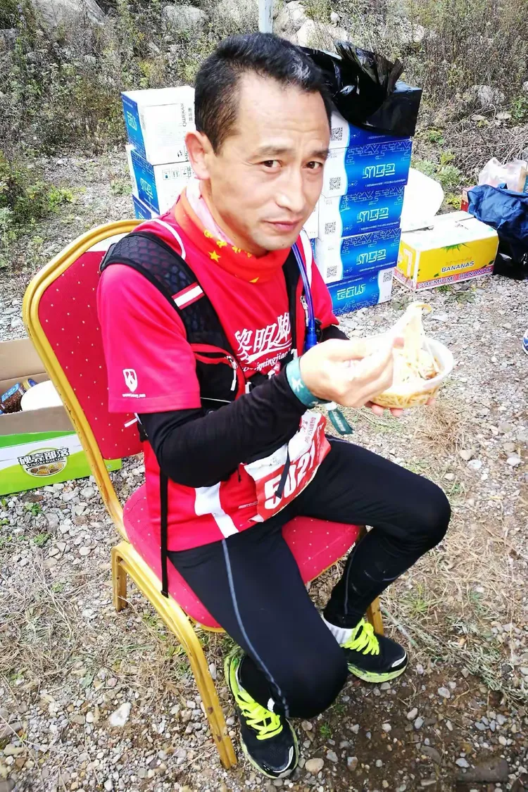 羽毛球选手技压群雄挑战自我赛出风采的简单介绍 羽毛球选手技压群雄挑战自我赛出风采的简单介绍