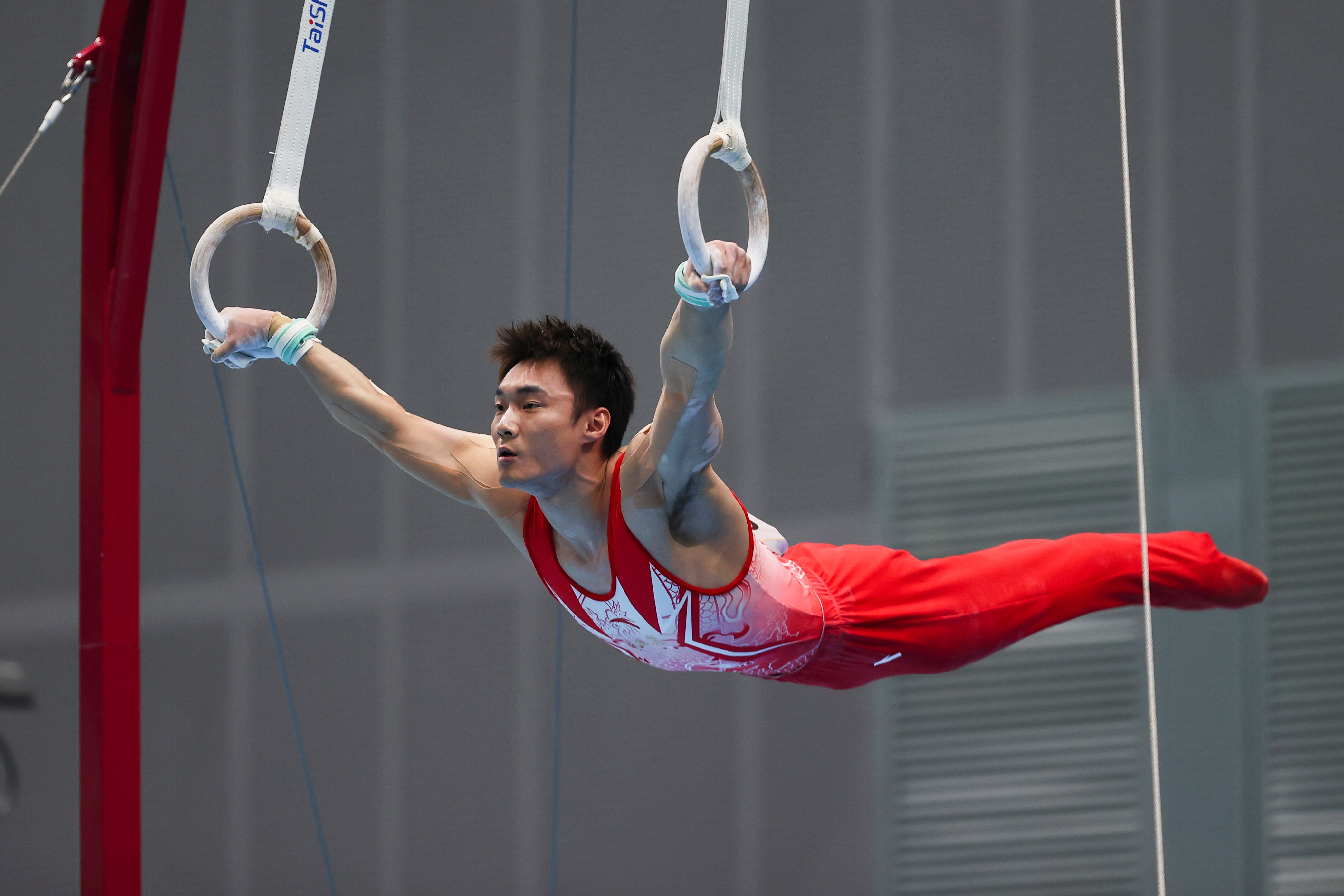 体操高手夺魁,华丽表演惊艳全场 体操高手夺魁,华丽表演惊艳全场