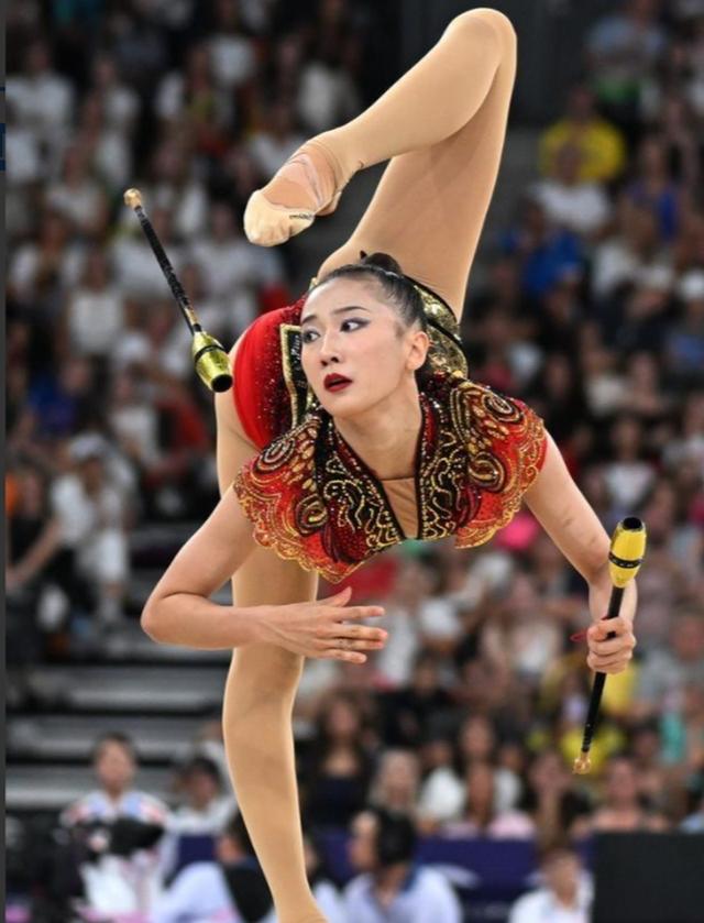 体操高手夺魁,华丽表演惊艳全场 体操高手夺魁,华丽表演惊艳全场