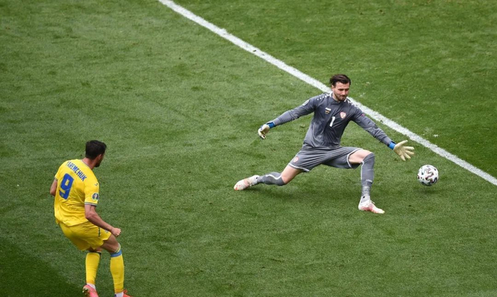 荷兰战平马里，欧洲杯小组赛落败