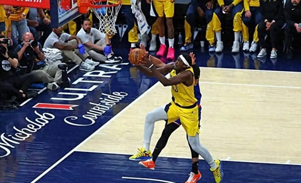 猛龙后卫连续比赛高效表现，成为球队得分王的简单介绍