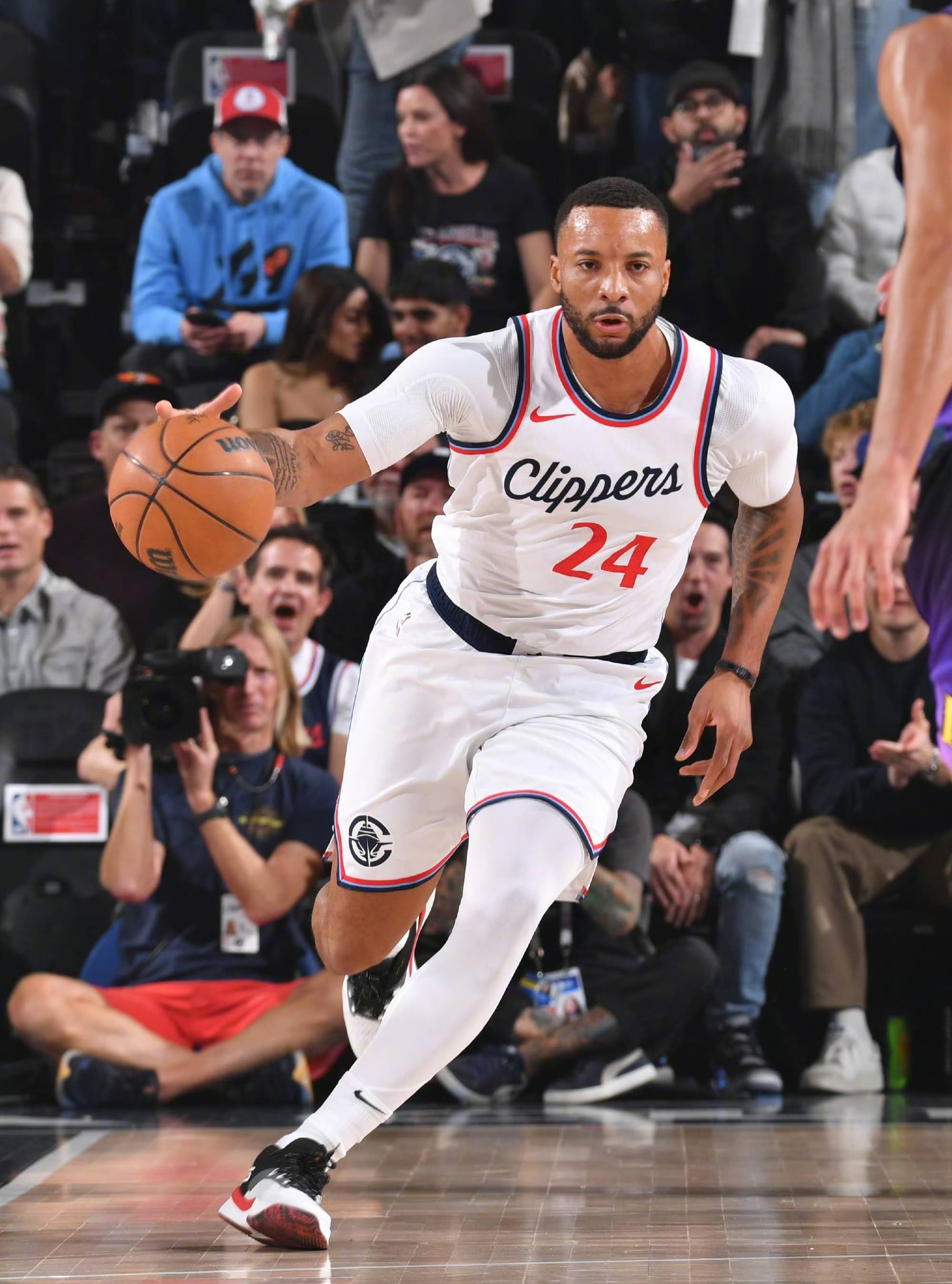 网易新闻特别报道：火箭再胜快船