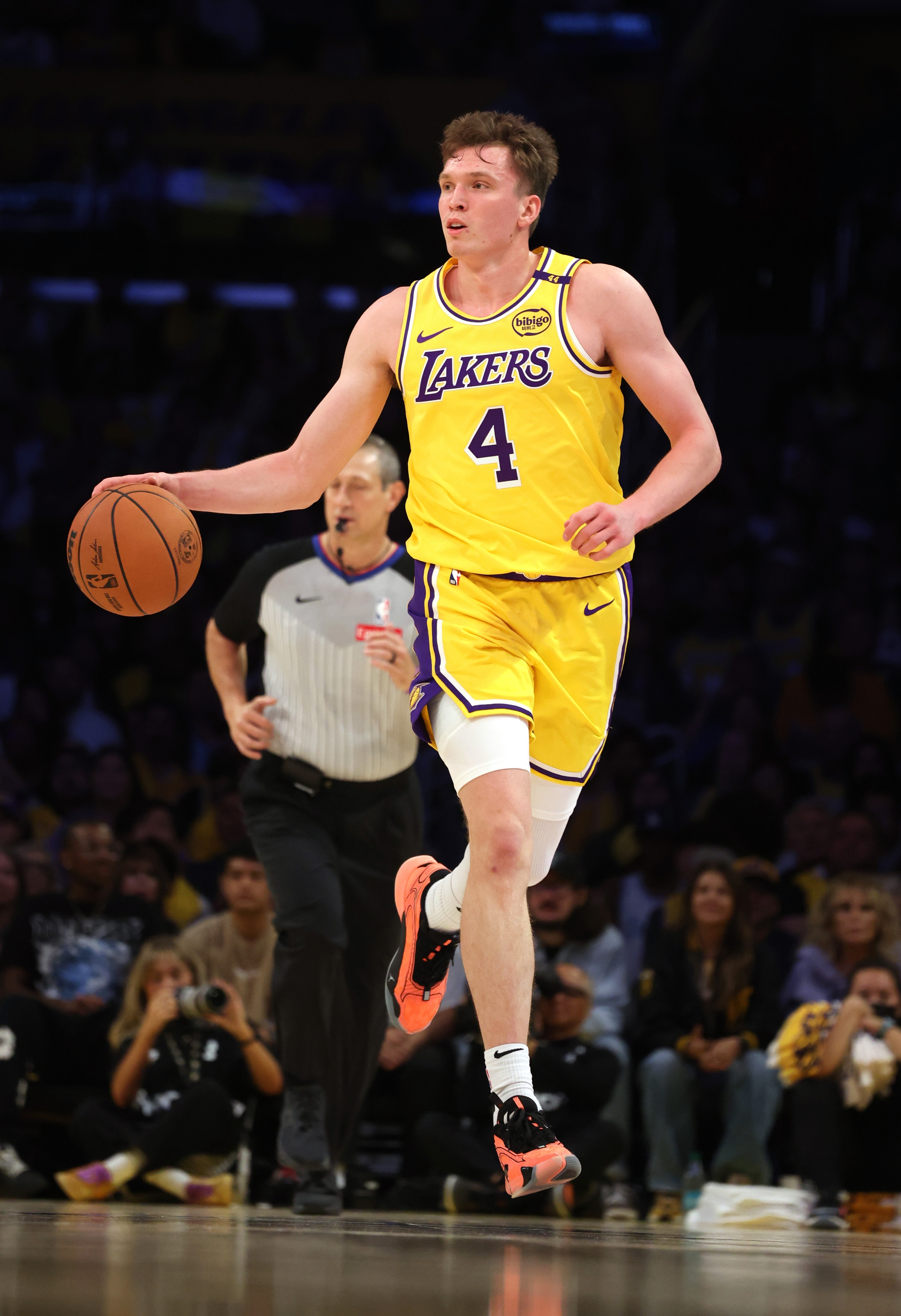 湖人客场不敌灰熊痛失 湖人客场不敌灰熊痛失