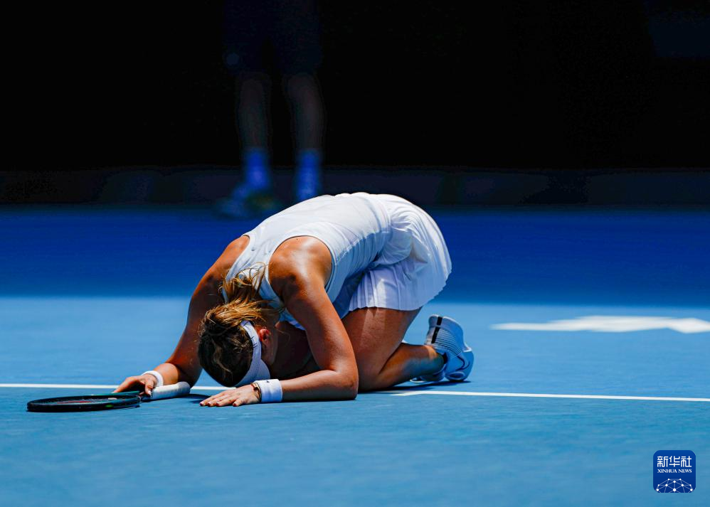 网球传奇谢幕,球迷泪洒赛场 网球传奇谢幕,球迷泪洒赛场