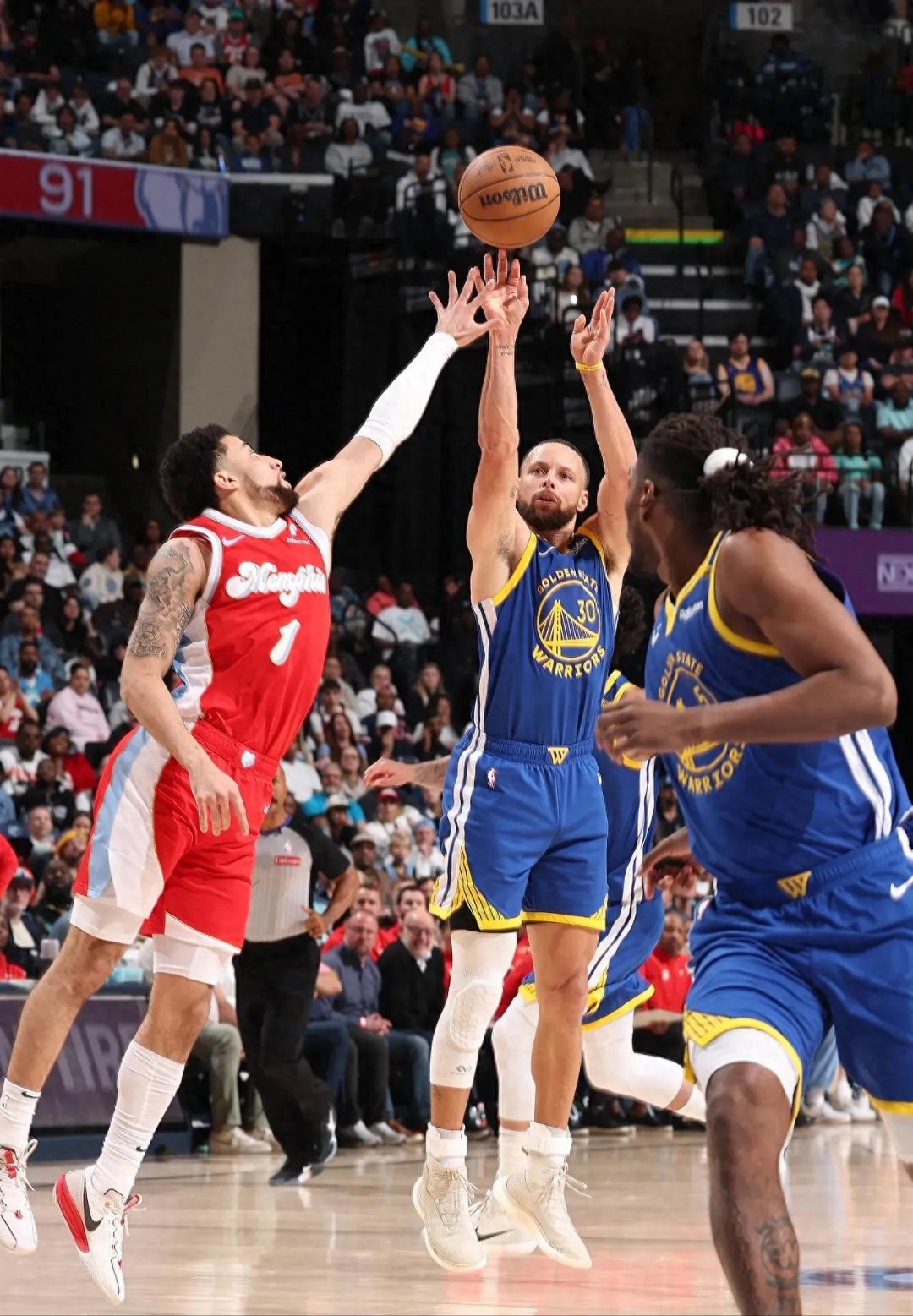 猛龙力克骑士，布克关键制胜