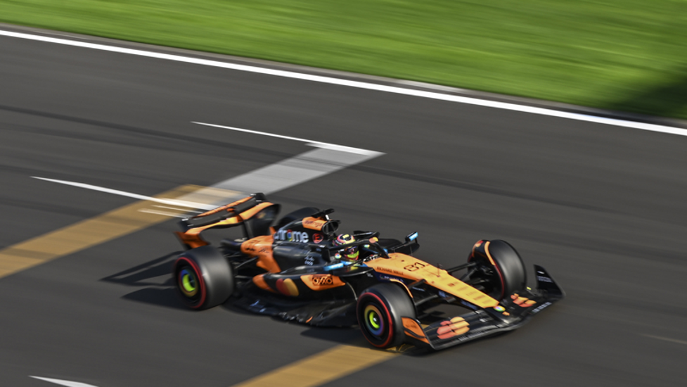 梅赛德斯绝杀阿斯顿马丁，皮亚斯特里高光表现