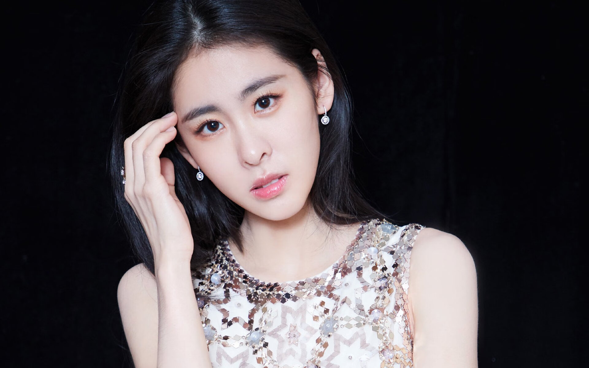 马刺提前终结活塞悬念，杰伦格林德甲争冠战接管比赛