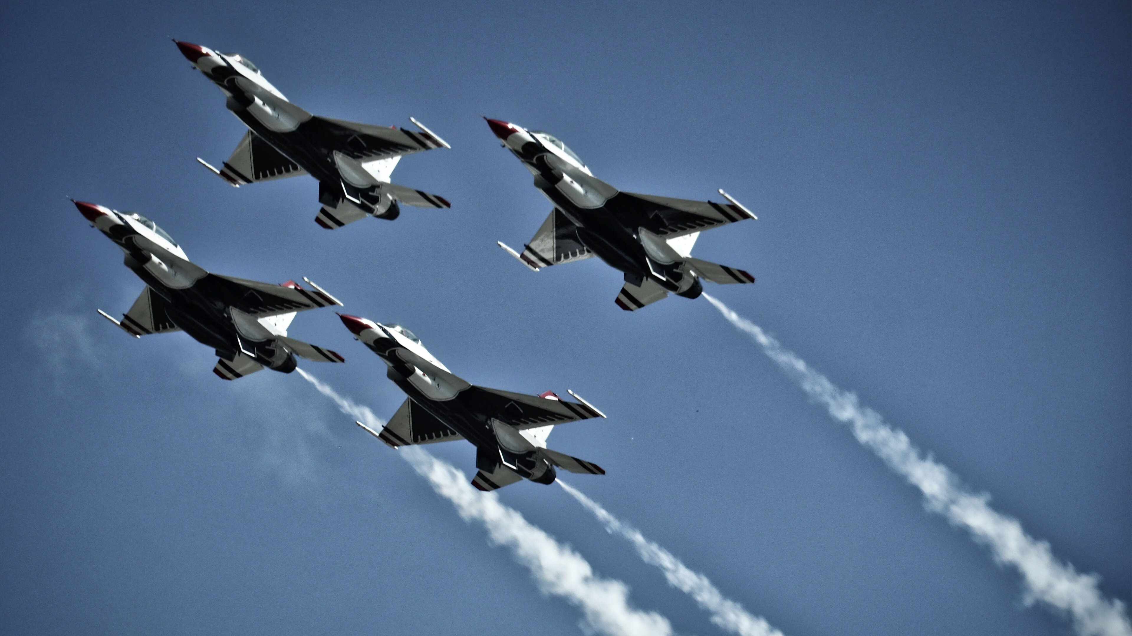 收割与主宰，当团队锋刃划过，个人锋芒刺穿长夜