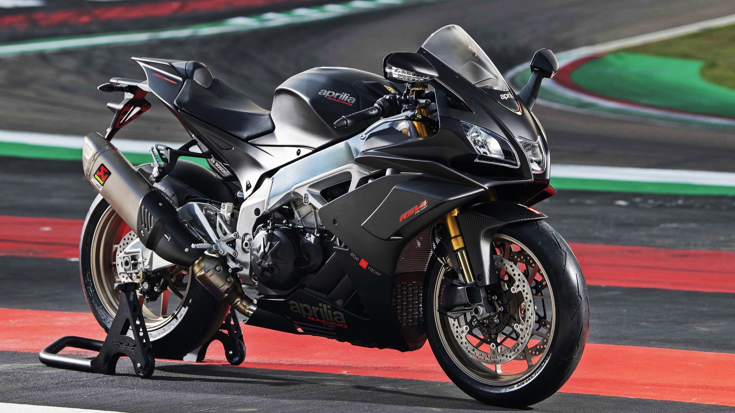 运筹帷幄与一剑封喉，绿茵场的节奏哲学与中场艺术