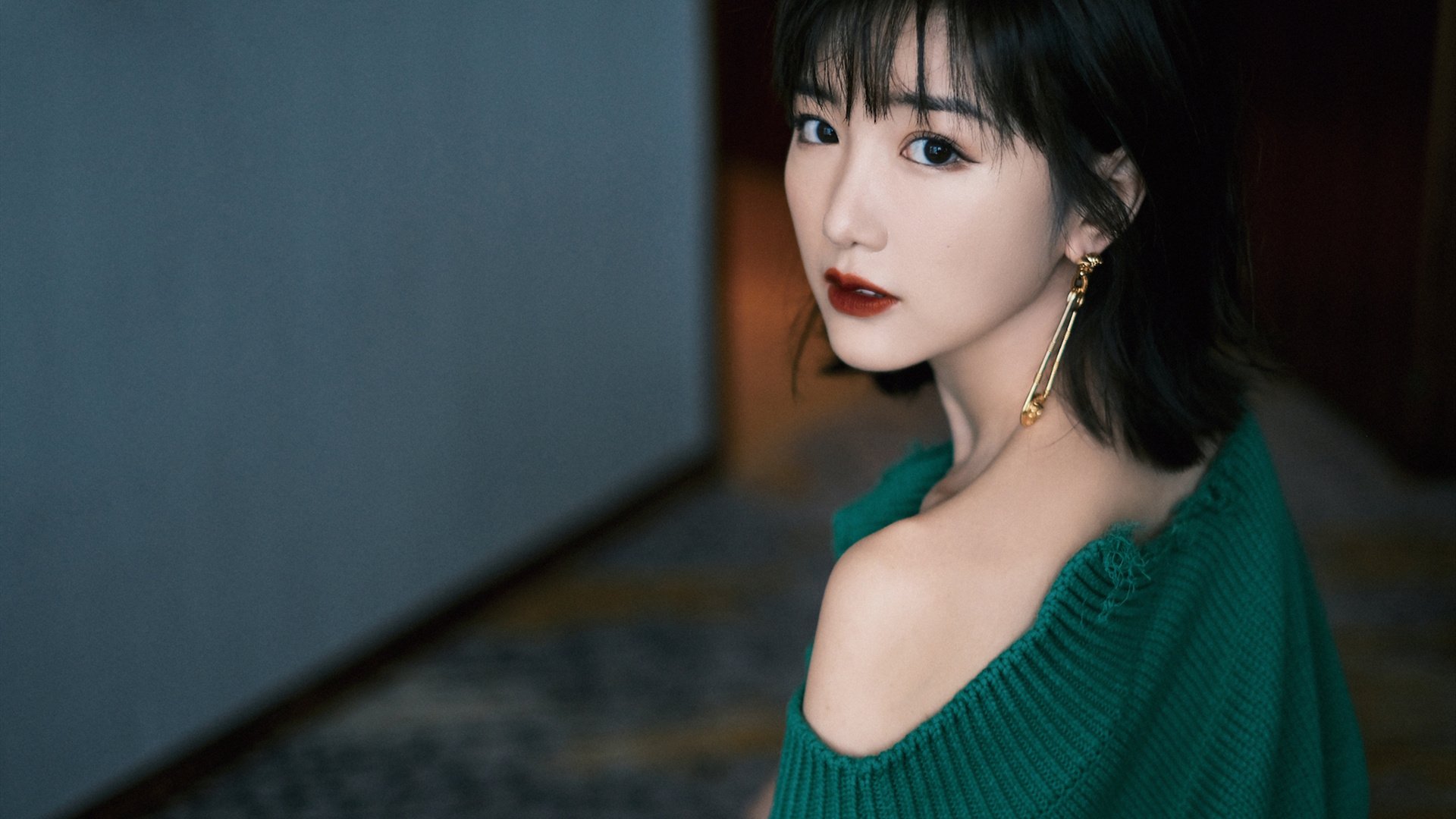 防守艺术与速度哲学,富安健洋的不掉线之夜与F1揭幕战的共振