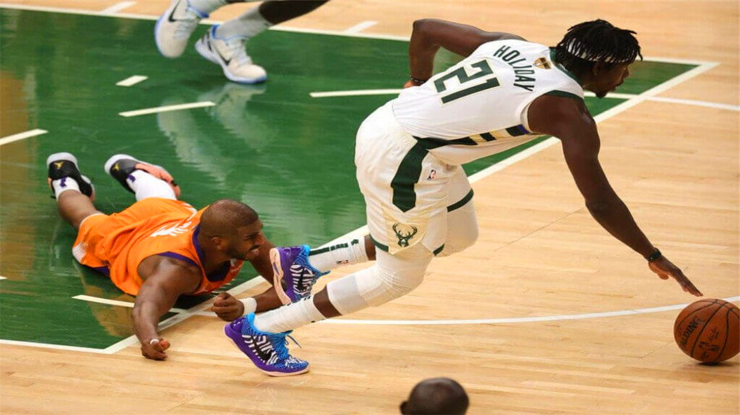 雄鹿对阵北京队，范弗利特完成里程碑